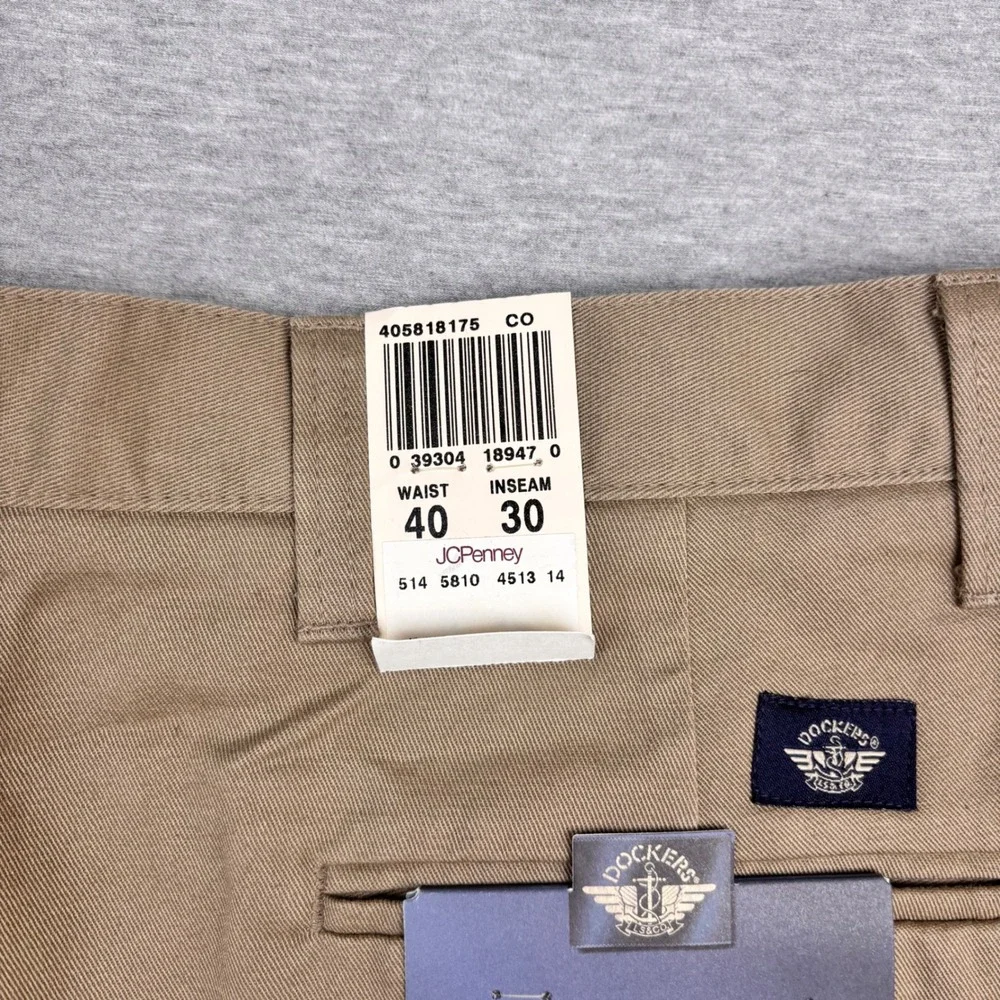 Dockers Relaxed Khakis Mens 40x30 Tan No Wrinkle Twill Flat Front 405818175 NWT